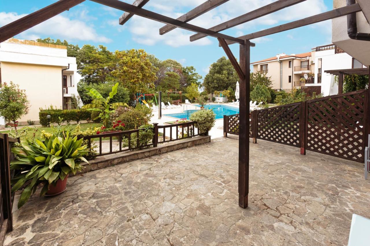 Aparthouse Paradise Bay Lägenhet Sozopol Exteriör bild