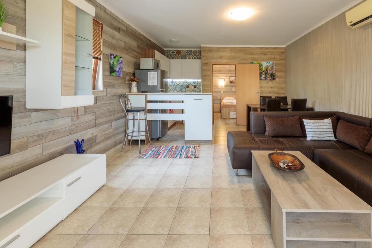 Aparthouse Paradise Bay Lägenhet Sozopol Exteriör bild