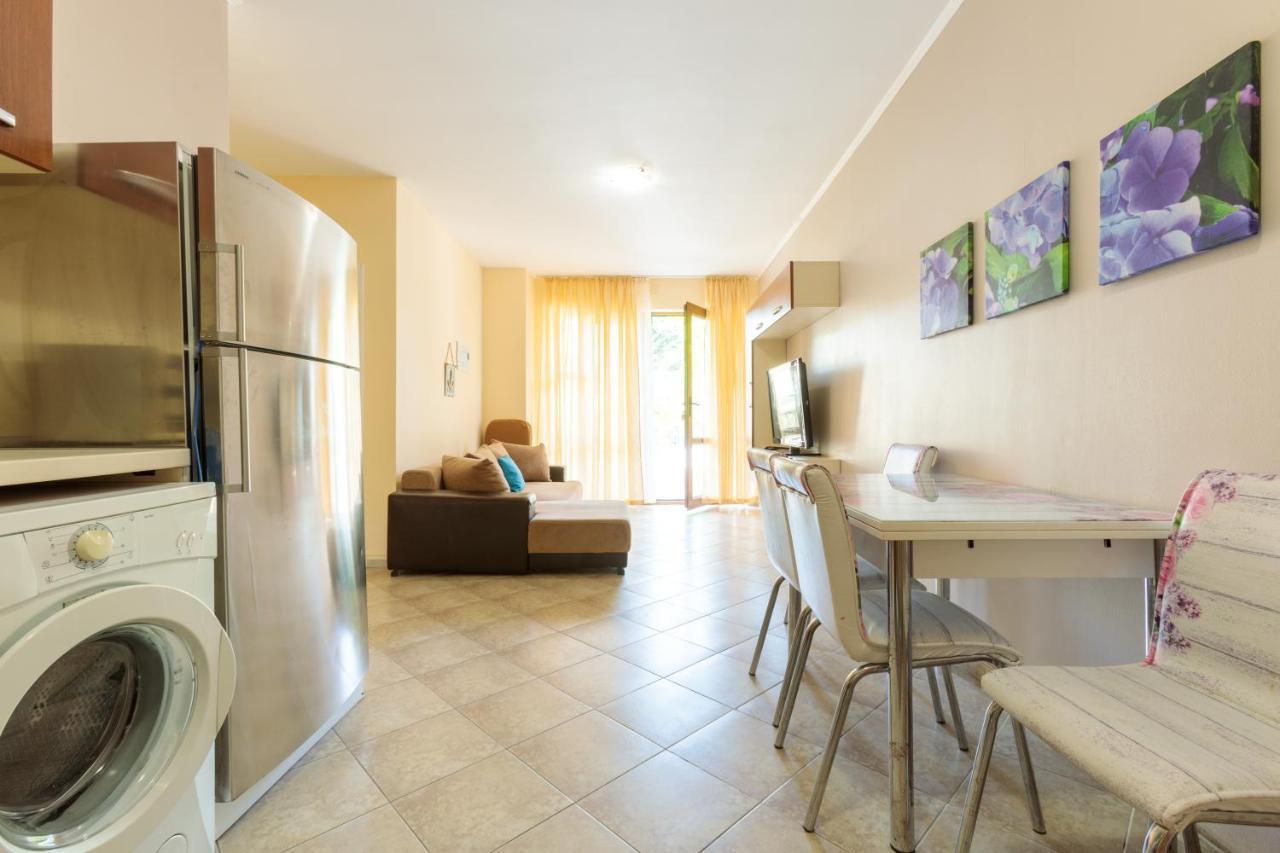 Aparthouse Paradise Bay Lägenhet Sozopol Exteriör bild