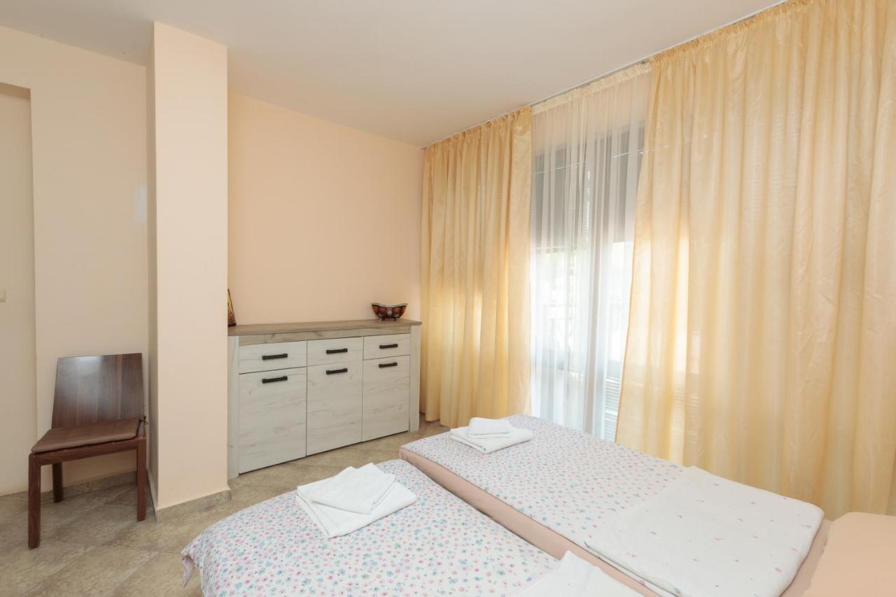 Aparthouse Paradise Bay Lägenhet Sozopol Exteriör bild